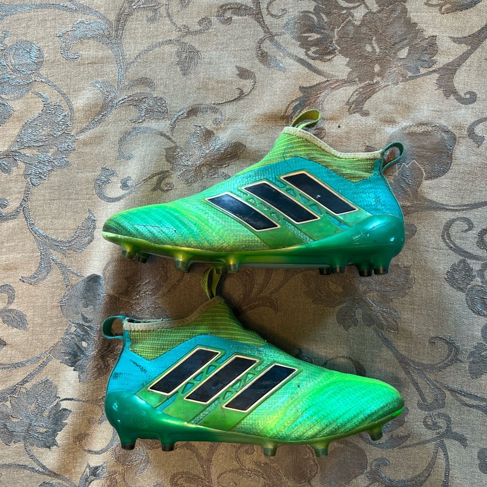 Adidas pure control laceless soccer cleat